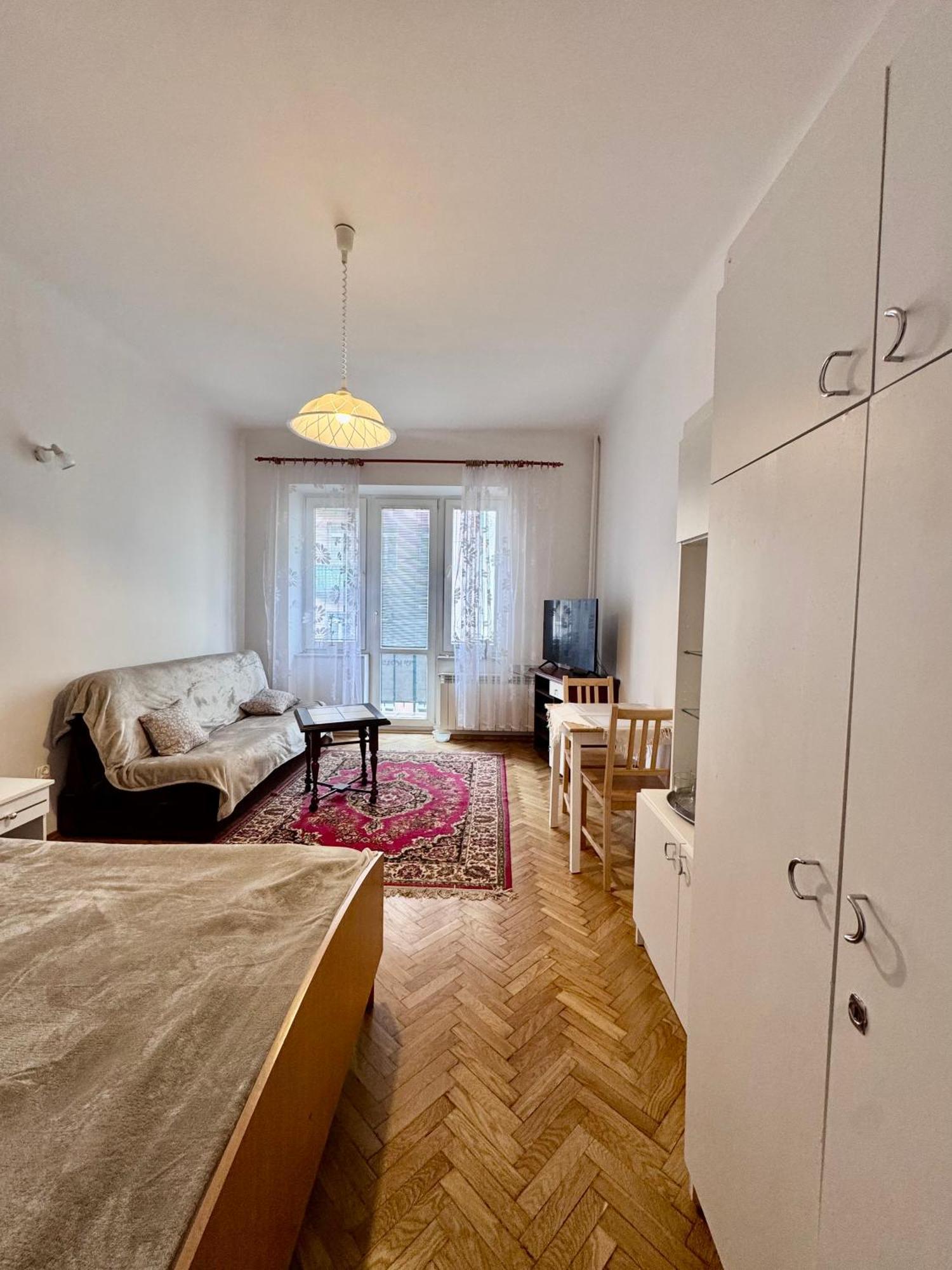 Homestay Pokoj 10 Min Metro Dworzec Wilenski